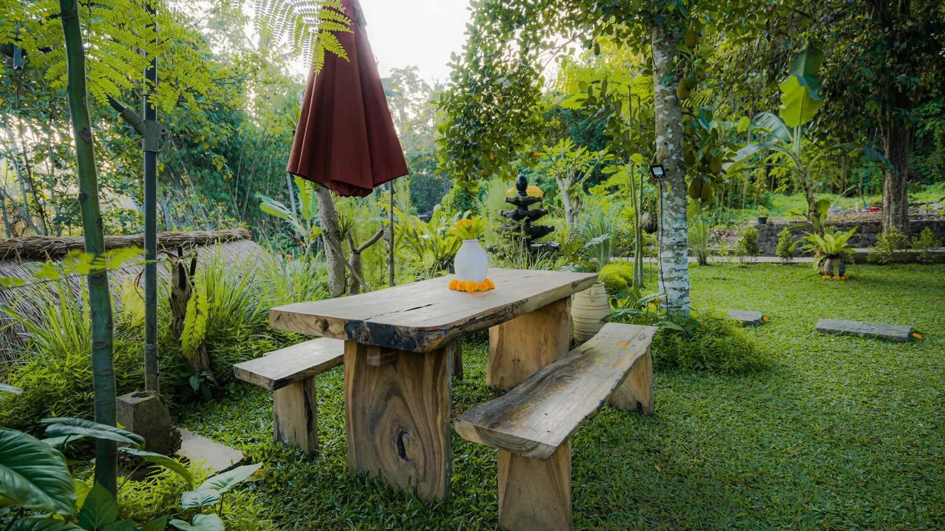 Chalet Tropical Traditional Indonesian Wooden Cottage In Ubud