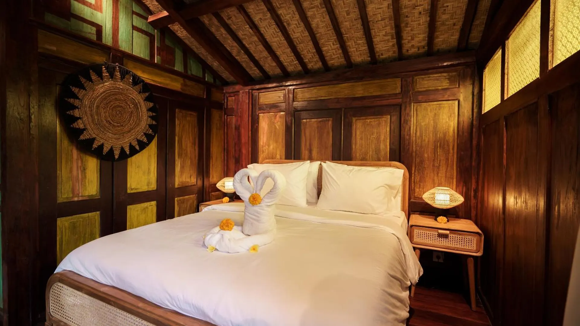 Chalet Tropical Traditional Indonesian Wooden Cottage In Ubud