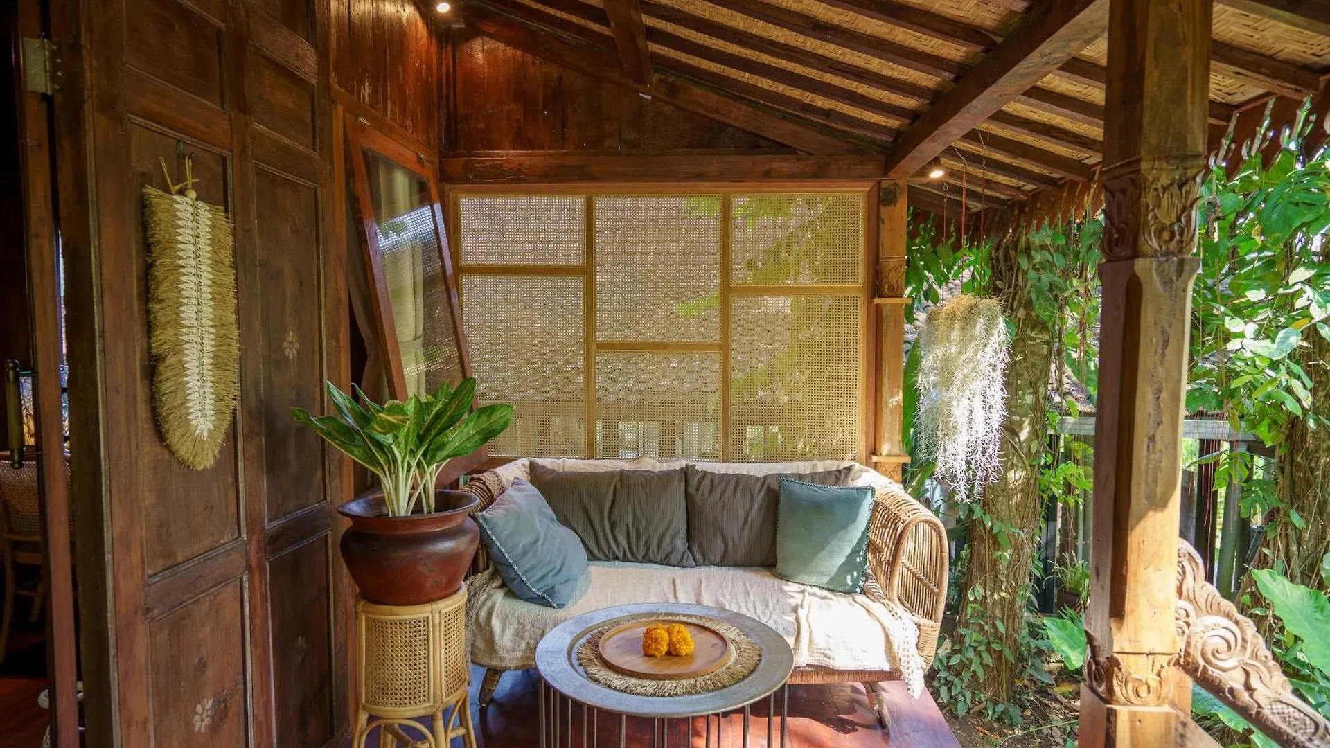 Tropical Traditional Indonesian Wooden Cottage In Ubud 0*, Ubud (Bali)