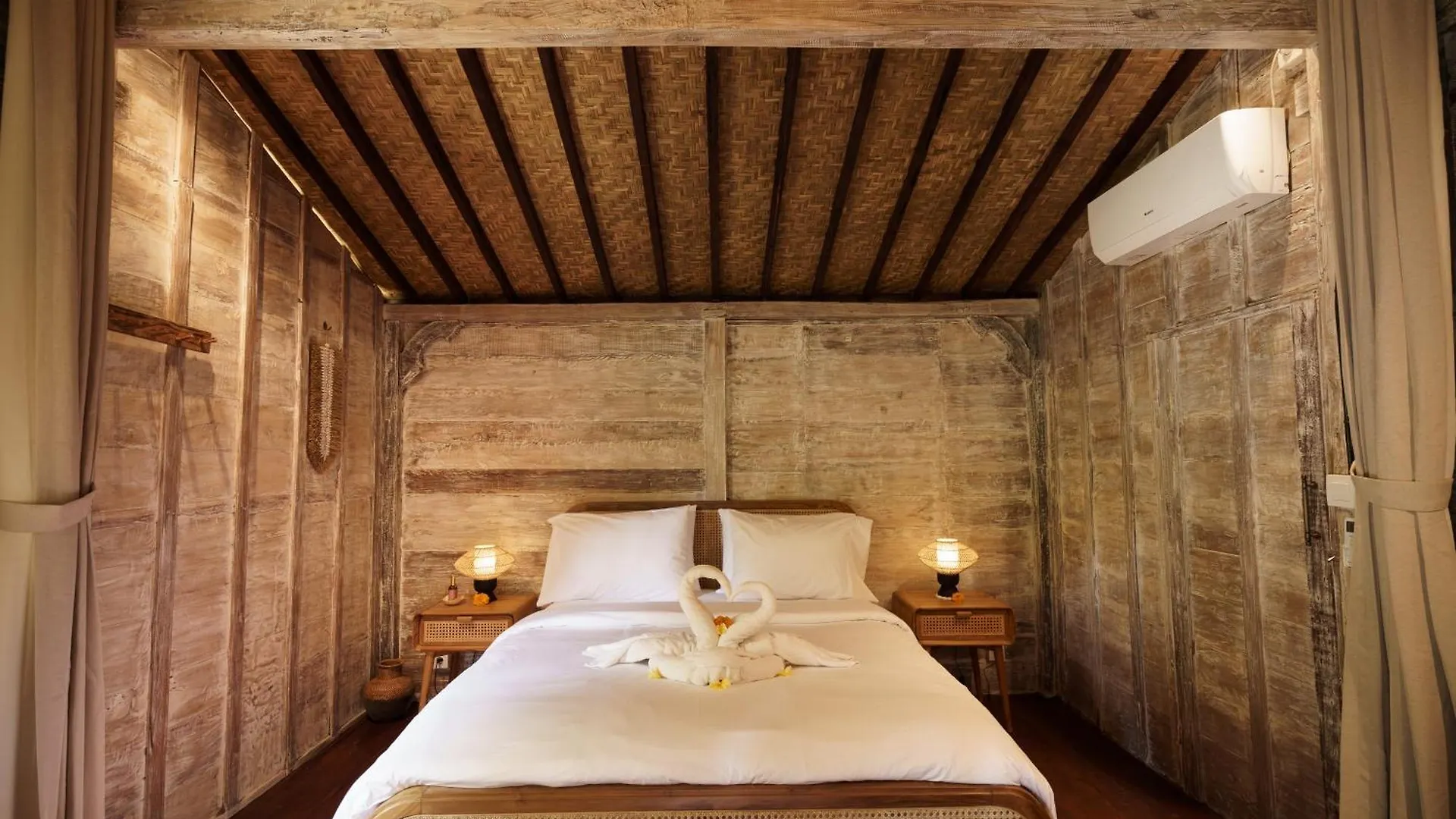 Tropical Traditional Indonesian Wooden Cottage In Ubud Chalet Ubud (Bali)